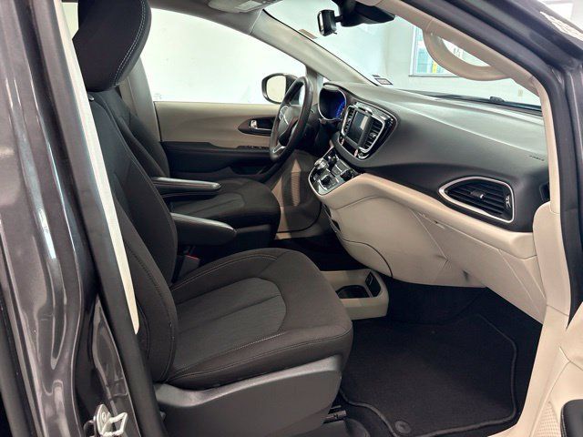 Used 2023 Chrysler Voyager LX FWD image 23