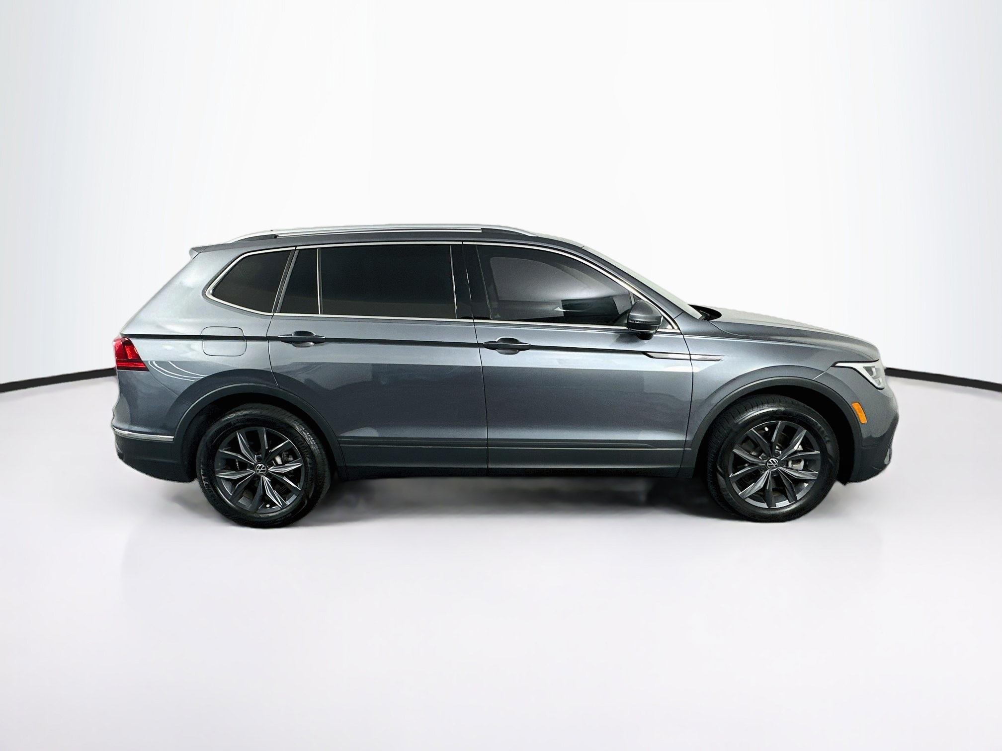 Used 2023 Volkswagen Tiguan SE FWD image 10