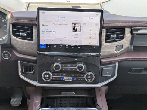 Used 2024 Ford Expedition Limited RWD image 19