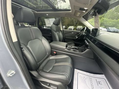 Used 2025 Honda Pilot Touring image 29