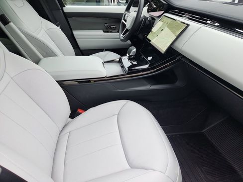 New 2025 Land Rover Range Rover Sport SE image 3