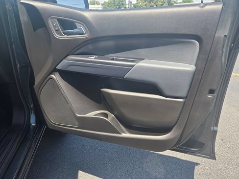 Used 2017 Chevrolet Colorado Z71 AWD/4WD image 23