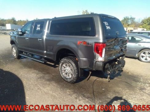 Used 2017 Ford F250 Lariat w/ Chrome Package image 4