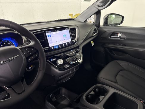 New 2026 Chrysler Pacifica Select image 24