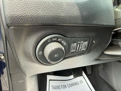 Used 2019 Jeep Compass Latitude AWD/4WD image 17