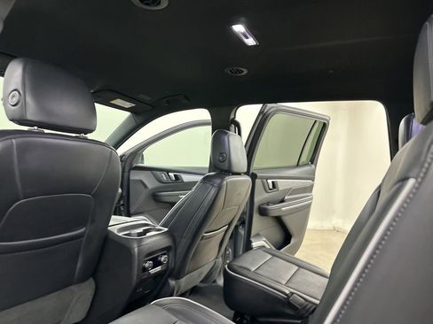 Used 2025 Buick Enclave Preferred image 29