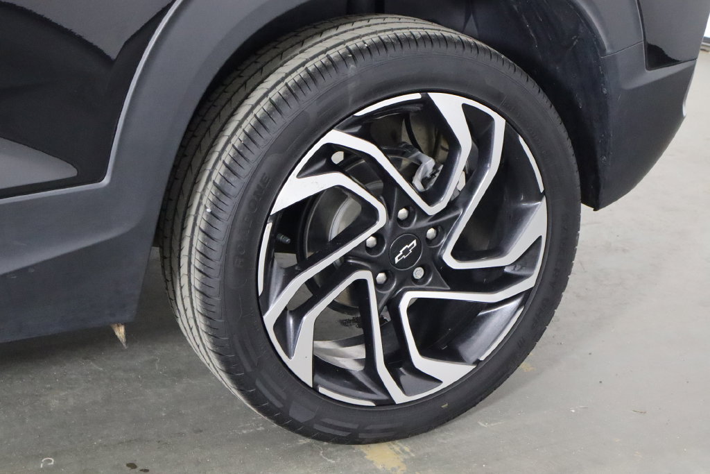 Used 2025 Chevrolet TrailBlazer RS w/ Convenience Package FWD image 36
