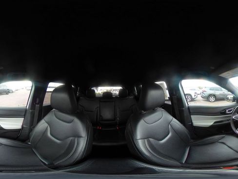 Used 2025 Jeep Compass Limited image 42