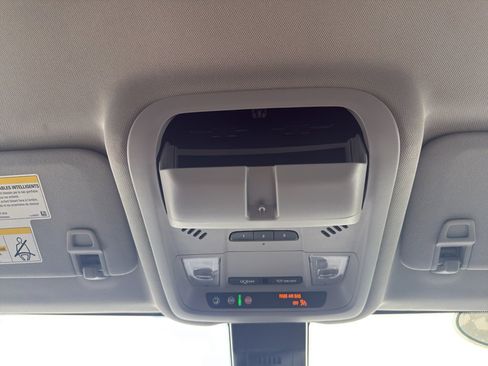 Used 2022 Chevrolet Equinox Premier FWD image 28