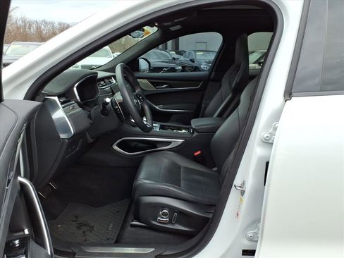 Used 2024 Jaguar F-PACE SVR image 11