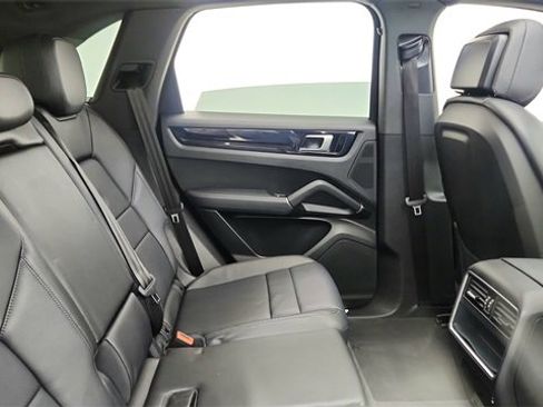 Used 2021 Porsche Cayenne Base image 24