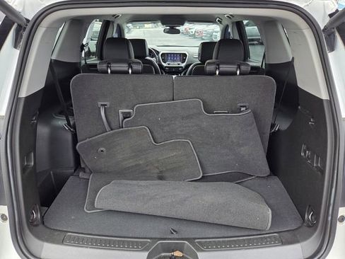 Used 2023 GMC Acadia SLT w/ Technology Package image 11