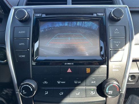 Used 2017 Toyota Camry SE image 21