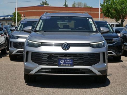 Certified 2025 Volkswagen Tiguan SE AWD/4WD image 2