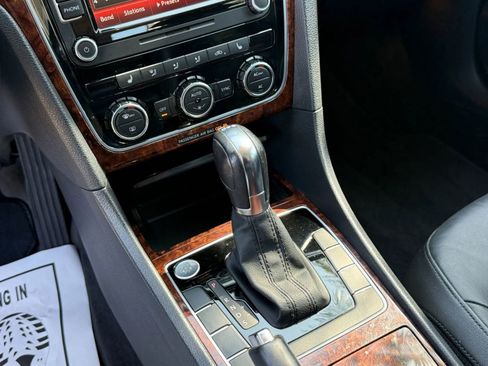 Used 2012 Volkswagen Passat 3.6 SEL Premium image 20