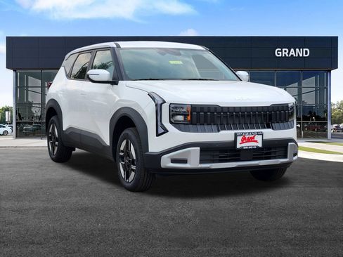 New 2027 Kia Seltos LX AWD/4WD image 2