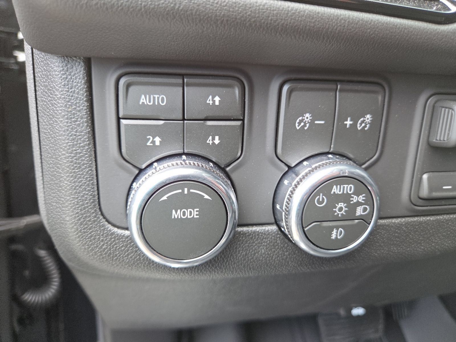 New 2026 GMC Yukon Elevation w/ LPO, Elevation Black Package AWD/4WD image 5