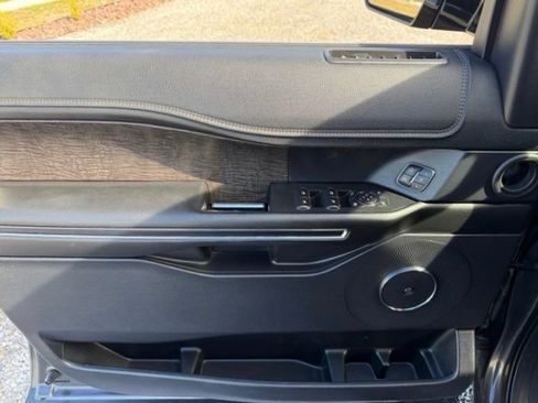 Used 2019 Ford Expedition Limited w/ Equipment Group 301A image 11