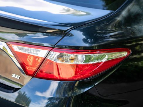 Used 2017 Toyota Camry SE FWD image 9