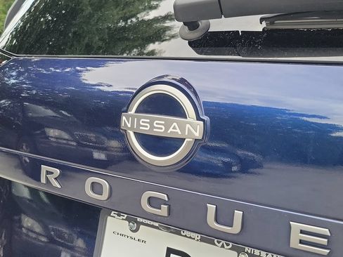 Used 2025 Nissan Rogue SV AWD/4WD image 6