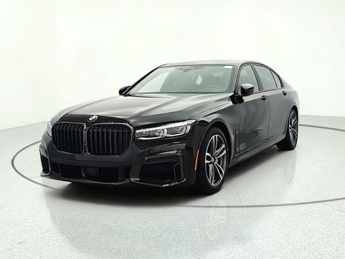 Used 2022 BMW 740i xDrive w/ M Sport Package AWD/4WD image 2