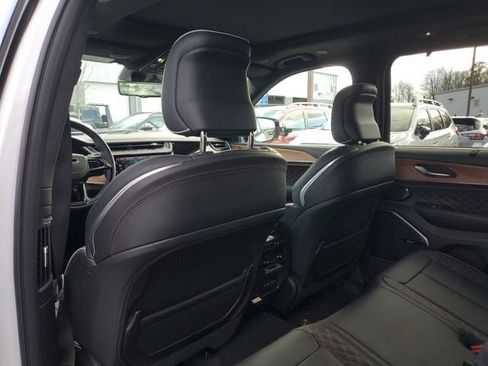 New 2026 Jeep Grand Cherokee Summit image 13