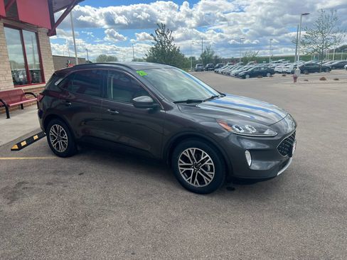 Used 2020 Ford Escape SEL FWD image 3