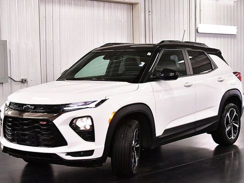 Used 2023 Chevrolet TrailBlazer RS w/ Convenience Package image 3