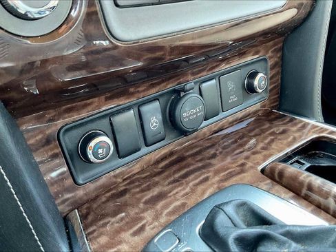 Used 2017 Nissan Armada Platinum image 31