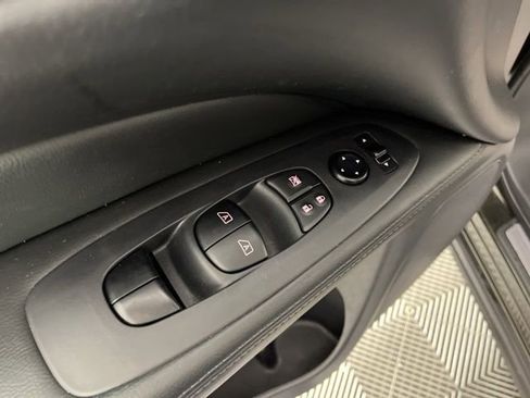 Used 2016 Nissan Pathfinder SL image 33