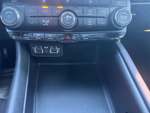 Certified 2024 Dodge Durango SXT w/ 3rd Row Seating Group image 26