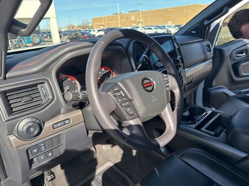Used 2020 Nissan Titan PRO-4X w/ Pro-4x Convenience Package image 16