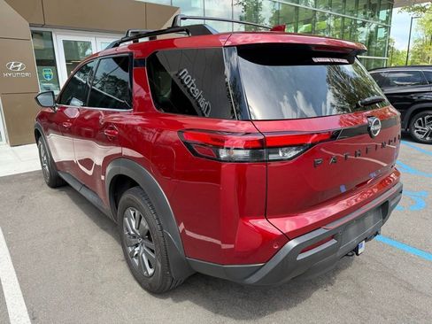 Used 2024 Nissan Pathfinder SV w/ SV Premium Package FWD image 4