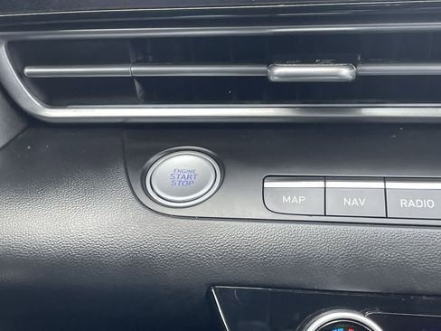 Used 2023 Hyundai Elantra Limited image 29