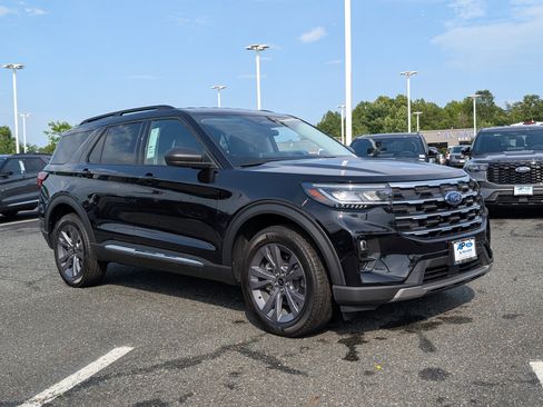 New 2025 Ford Explorer Active w/ Active Comfort Package image 2