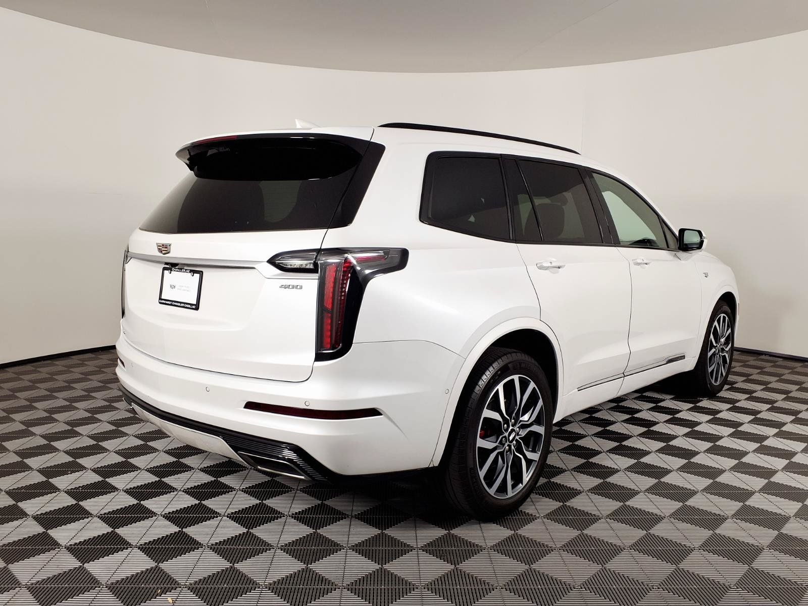 Certified 2024 Cadillac XT6 Sport w/ Platinum Package AWD/4WD image 4