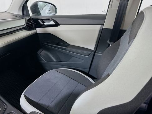 Used 2025 Volkswagen Taos S image 23