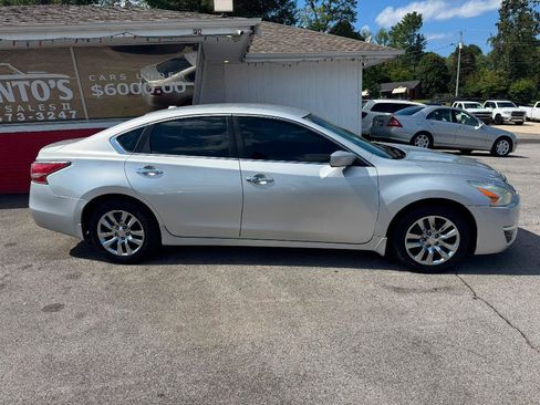 Used 2014 Nissan Altima 2.5 S w/ Display Audio Package FWD image 2