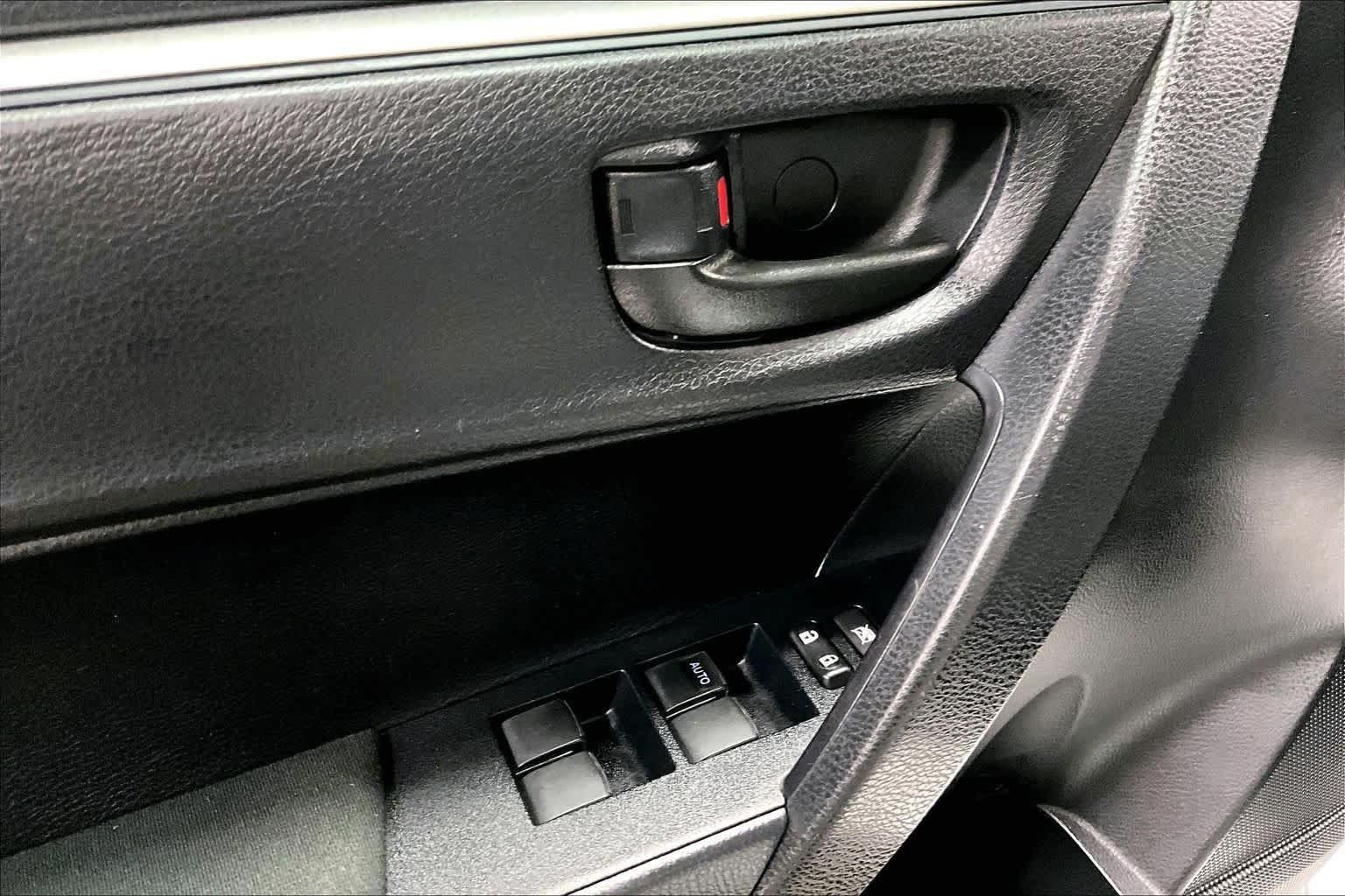 Used 2016 Toyota Corolla L FWD image 30