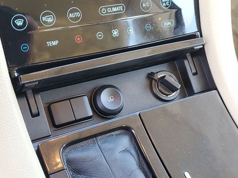 Used 2018 Ford Taurus Limited FWD image 21