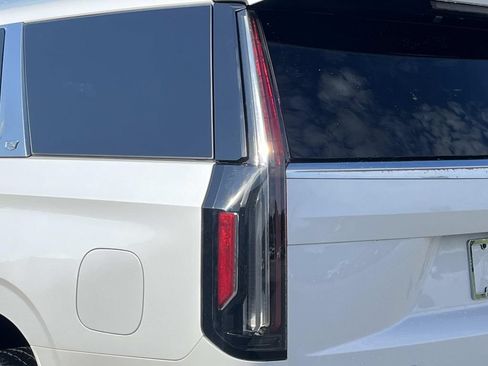 Used 2022 Cadillac Escalade Premium Luxury AWD/4WD image 10