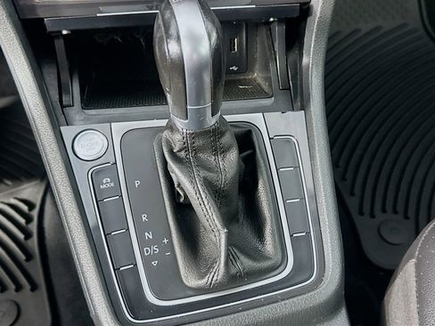 Used 2019 Volkswagen Golf Alltrack SE AWD/4WD image 16
