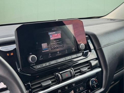 Used 2025 Nissan Pathfinder SV AWD/4WD image 28
