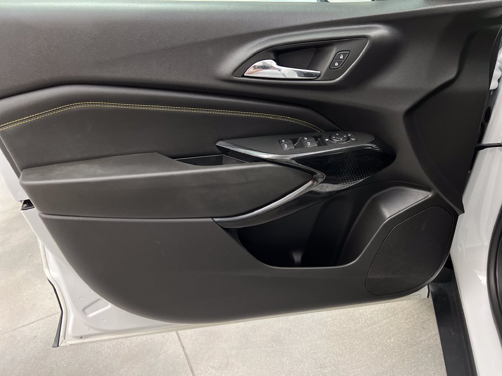 Used 2025 Chevrolet Trax LT FWD image 14