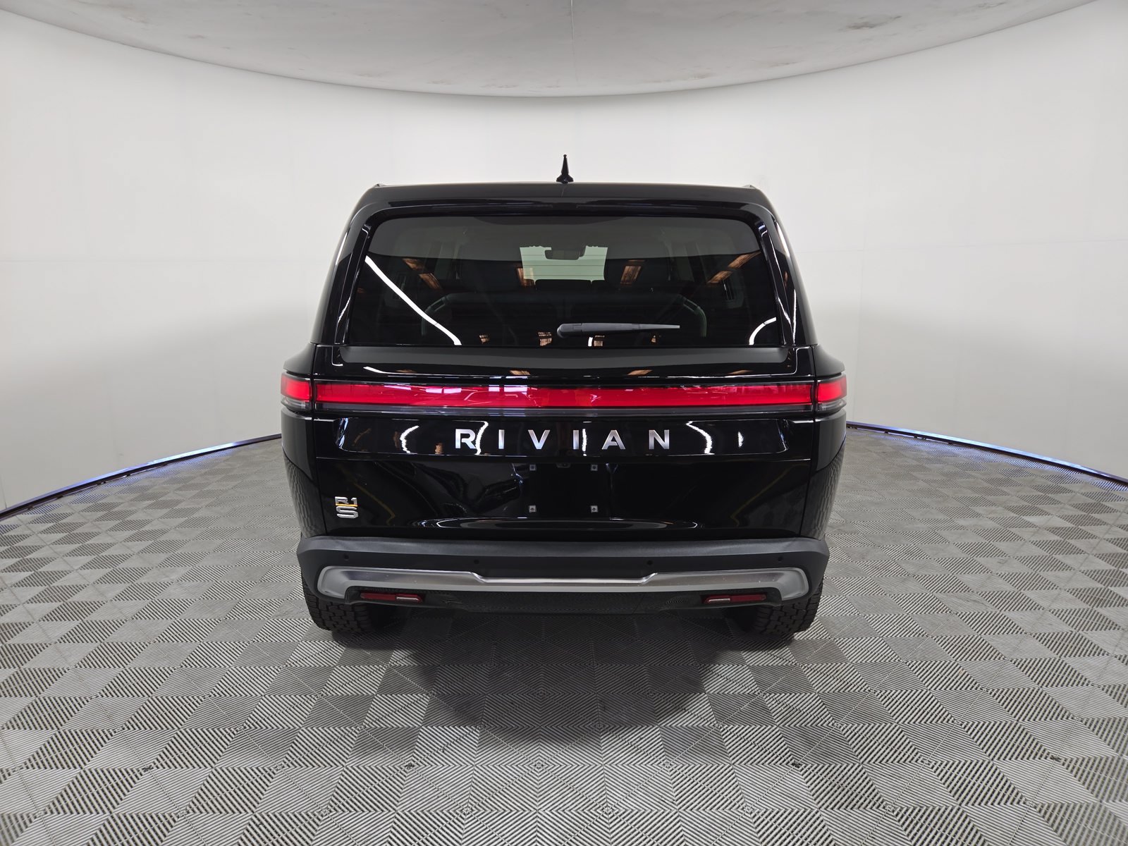 Used 2023 Rivian R1S Adventure Quad AWD/4WD image 4