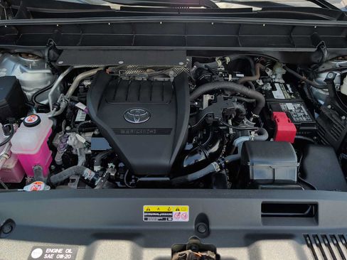 Used 2023 Toyota Highlander L FWD image 17