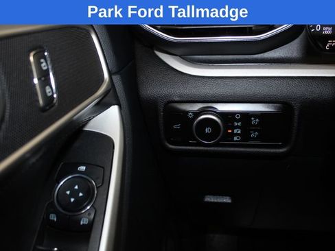Used 2023 Ford Explorer XLT w/ Equipment Group 202A AWD/4WD image 18