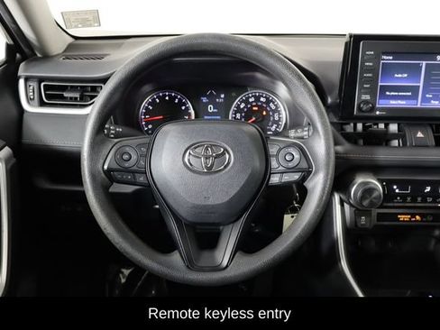 Used 2020 Toyota RAV4 LE FWD image 7