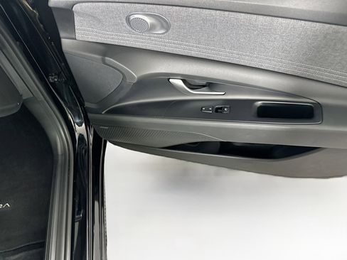 Used 2023 Hyundai Elantra Limited image 30