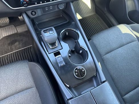 Used 2024 Nissan Rogue SV image 16